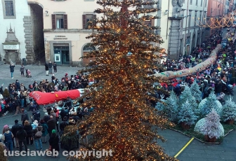 Viterbo - La calza della Befana più lunga del mondo - Edizione 2026