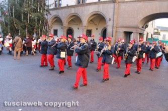 Viterbo - Befana 2015 - La calza più lunga del mondo