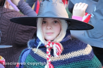 Viterbo - Befana 2015 - La calza più lunga del mondo