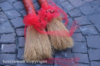 Viterbo - Befana 2015 - La calza più lunga del mondo