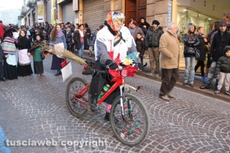 Viterbo - Befana 2015 - La calza più lunga del mondo