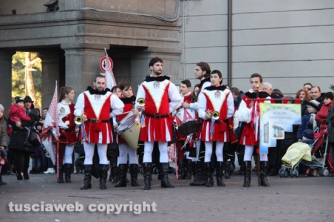 Viterbo - Befana 2015 - La calza più lunga del mondo