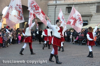 Viterbo - Befana 2015 - La calza più lunga del mondo