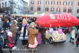 Viterbo - Befana 2015 - La calza più lunga del mondo