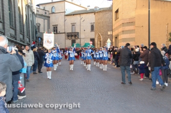 Viterbo - Befana 2015 - La calza più lunga del mondo