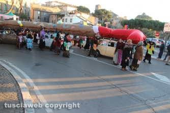 Viterbo - Befana 2015 - La calza più lunga del mondo