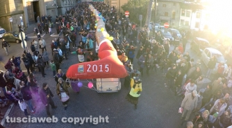 Viterbo - Befana 2015 - La calza più lunga del mondo vista dal drone