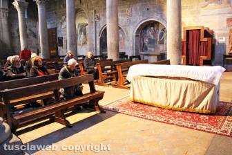 Viterbo - La camera ardente per don Angelo Gargiuli