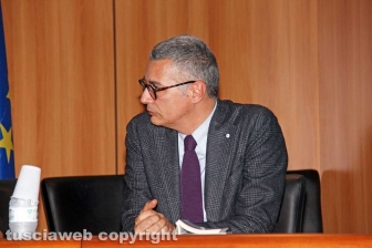 La camera civile porta il nome di Carlo Alfonso Pesaresi