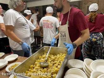 La cena con i facchini di Santa Rosa