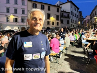 La cena in piazza a sostegno dell'Emporio solidale