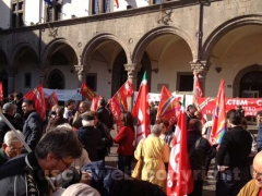La protesta della Cgil in piazza del Comune
