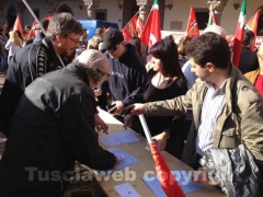 La protesta della Cgil in piazza del Comune