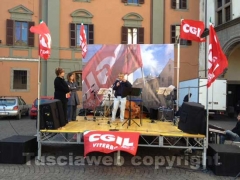 La protesta della Cgil in piazza del Comune
