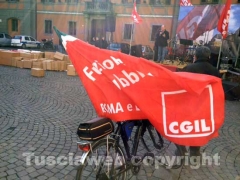 La protesta della Cgil in piazza del Comune