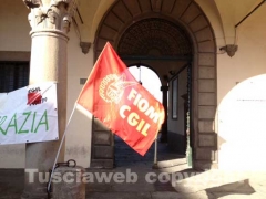 La protesta della Cgil in piazza del Comune