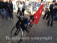 La protesta della Cgil in piazza del Comune