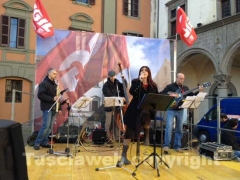 La protesta della Cgil in piazza del Comune
