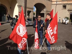 La protesta della Cgil in piazza del Comune