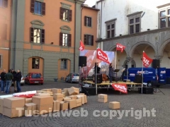 La protesta della Cgil in piazza del Comune