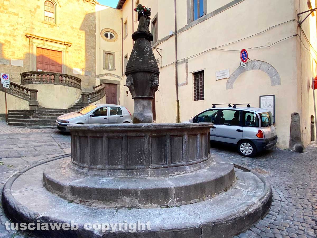 Viterbo - La fontana di piazza della Crocetta