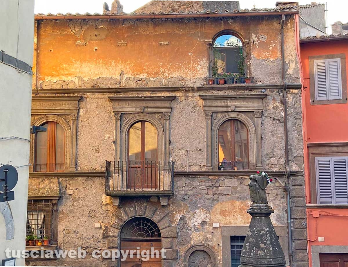 Viterbo - Piazza della Crocetta