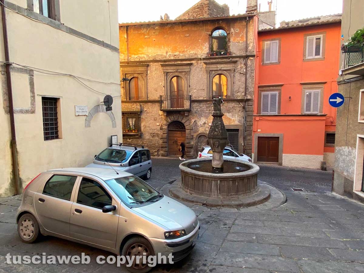 Viterbo - Piazza della Crocetta