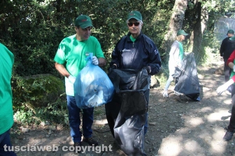 Viterbo - La Cisl ripulisce il parco dell'Arcionello
