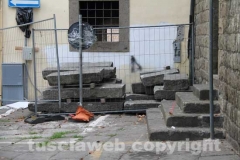 Piazza del Gesù - I lastroni a fianco della chiesa in attesa di essere ricollocati
