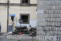 Piazza del Gesù - I lastroni a fianco della chiesa in attesa di essere ricollocati