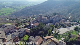 La città di Bassano in Teverina vista dall'alto