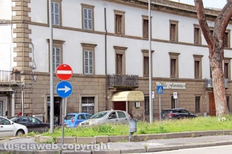La città invasa dall'erba