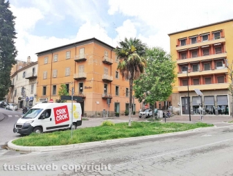 La città invasa dall'erba