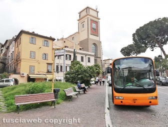 La città invasa dall'erba