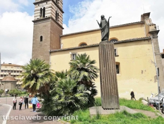 La città invasa dall'erba