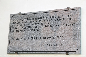 Viterbo bombardata, la città ricorda - La targa a palazzo del Drago