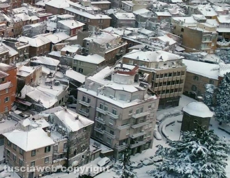 Viterbo - La città sotto la neve dall'alto