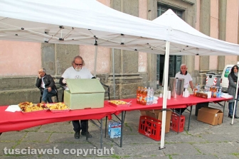 La colazione di Pasqua in piazza Fontana