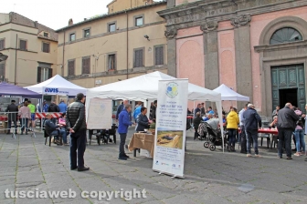 La colazione di Pasqua in piazza Fontana