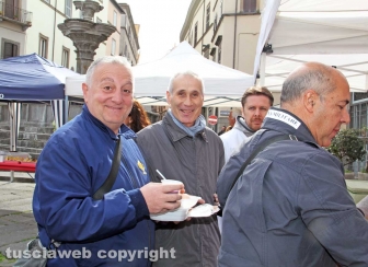 La colazione di Pasqua in piazza Fontana