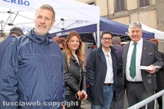 La colazione di Pasqua in piazza Fontana
