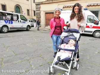 La colazione di Pasqua in piazza Fontana
