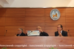 La consegna dei buoni alla Banca di Viterbo