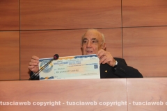 La consegna dei buoni alla Banca di Viterbo