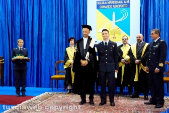 La consegna dei diplomi ai marescialli