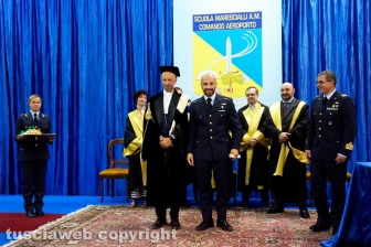 La consegna dei diplomi ai marescialli