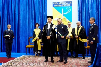 La consegna dei diplomi ai marescialli