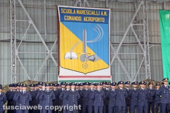 La consegna dei gradi ai marescialli del corso Altair II