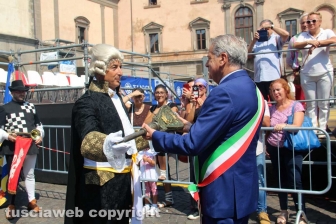 Viterbo - La consegna della mazza del maggiordomo