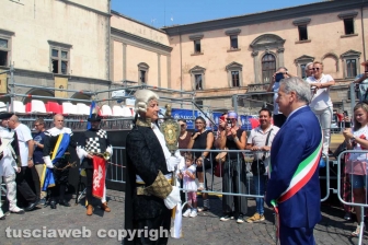 Viterbo - La consegna della mazza del maggiordomo
